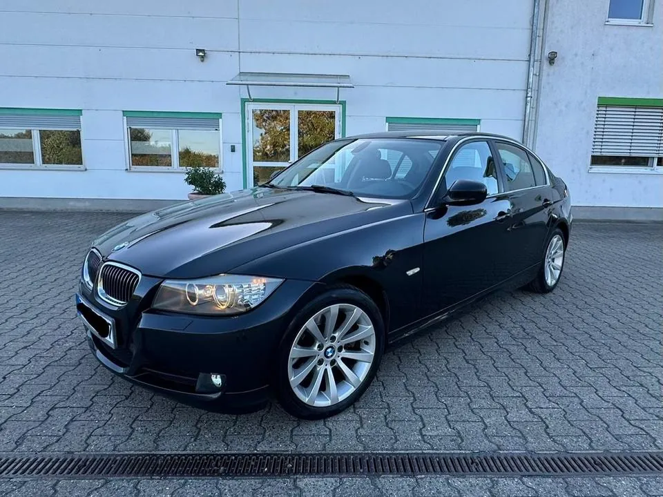 BMW E90 330I
