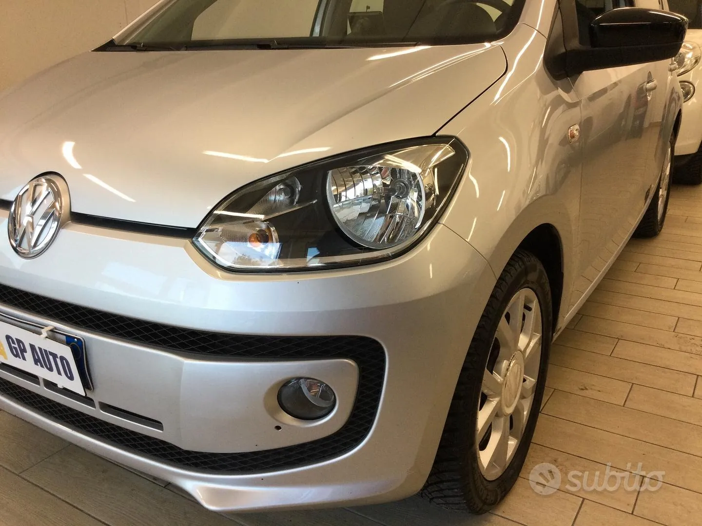 Volkswagen Up 2016 photo 2