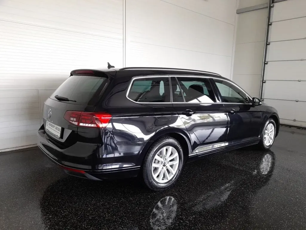 Volkswagen Passat 2021 photo 2