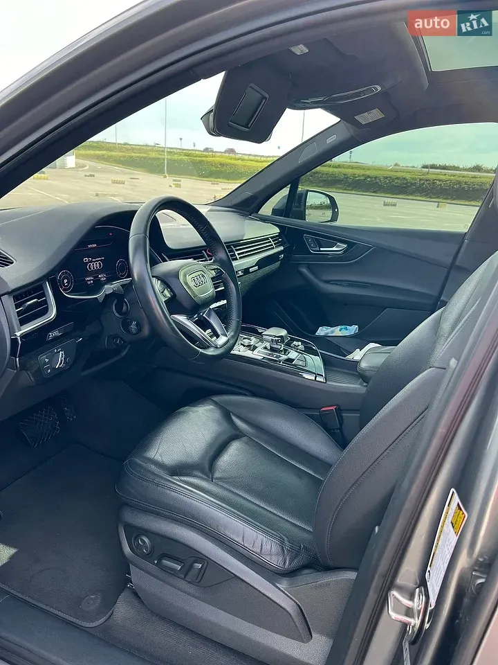 Audi Q7 2017 photo 2