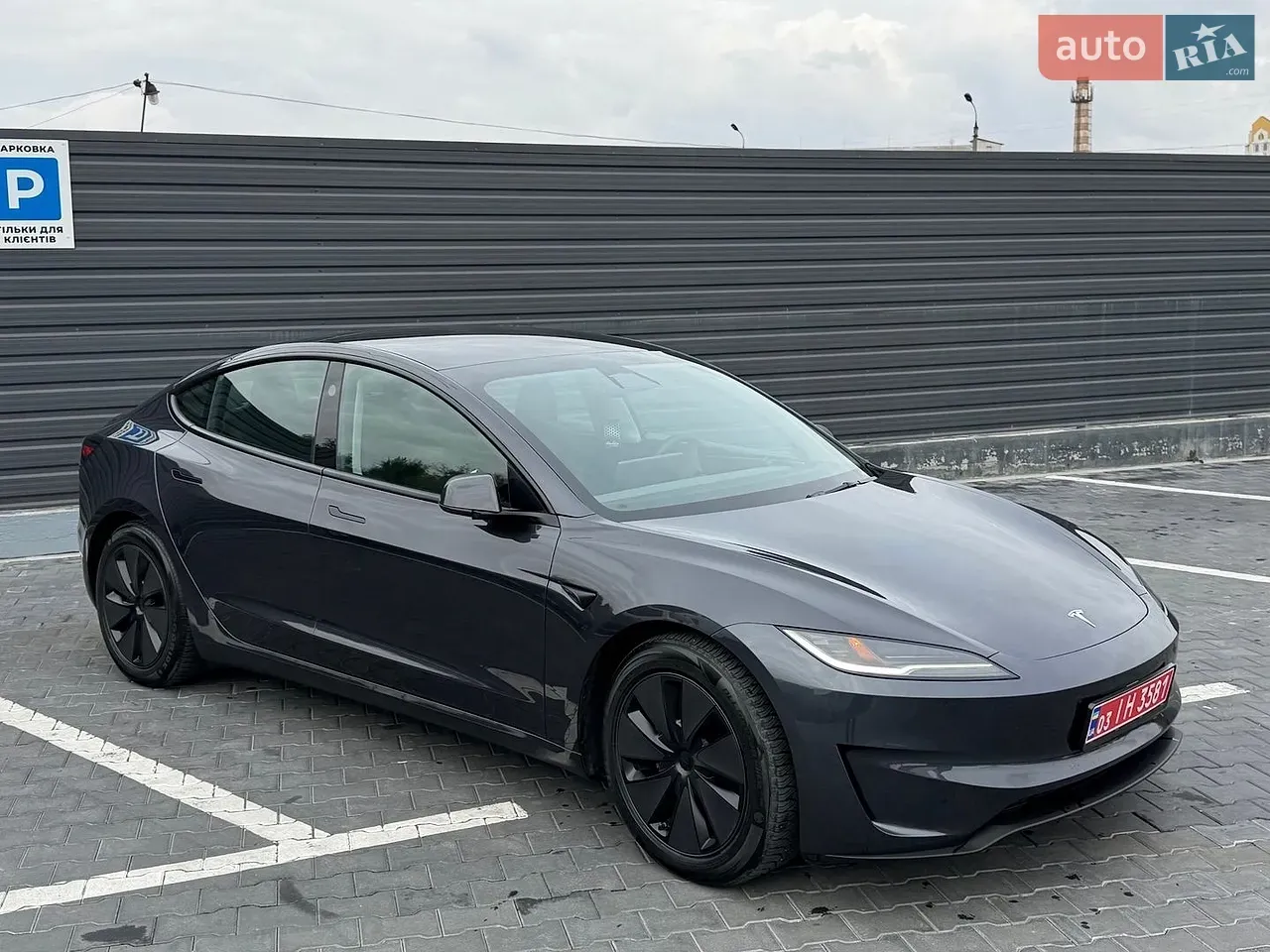 Tesla Model 3 2024 photo 4