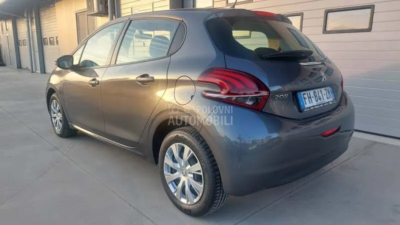 Peugeot 208 2019 photo 3