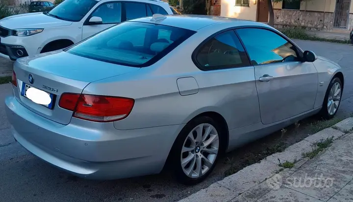 BMW 320 2010 photo 4