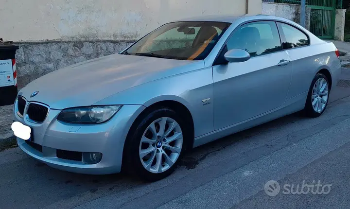 BMW 320 2010 photo 2