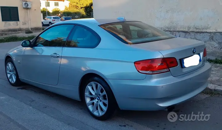 BMW 320 2010 photo 3
