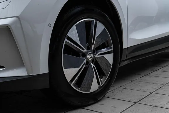 Skoda Enyaq 2023 photo 3