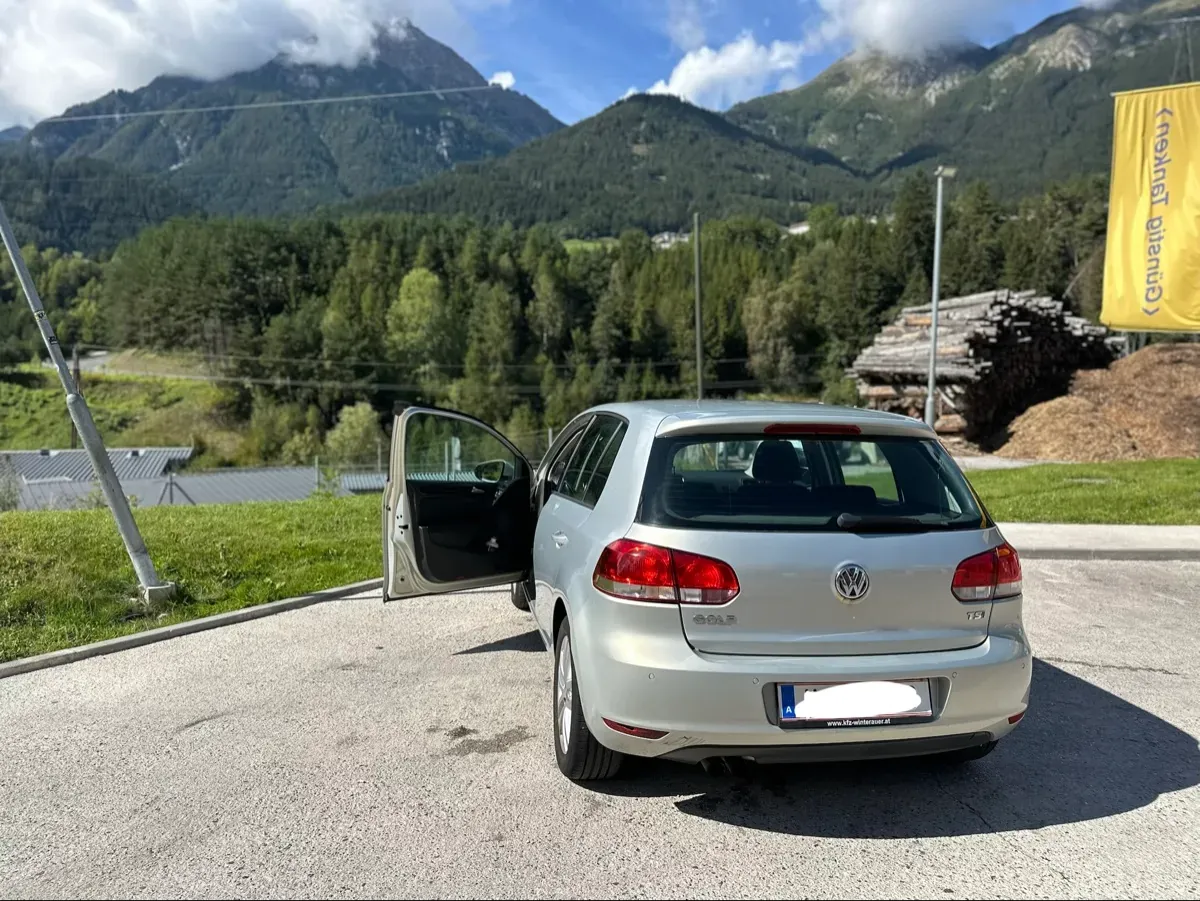 Volkswagen Golf 2010 photo 2