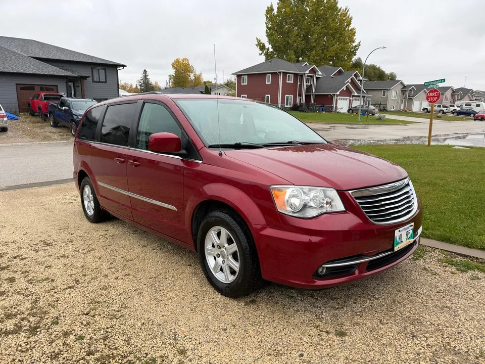 Chrysler Town And Country 2012 photo 4