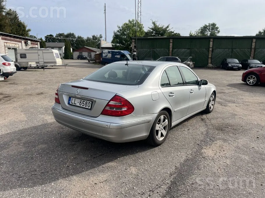 Mercedes-Benz E240 2002 photo 4