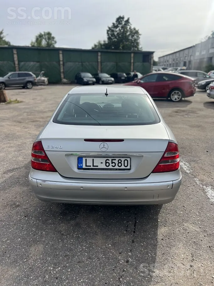 Mercedes-Benz E240 2002 photo 5