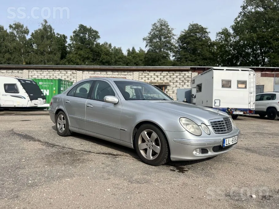 Mercedes-Benz E240