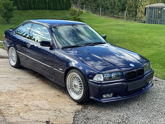 BMW 323I
