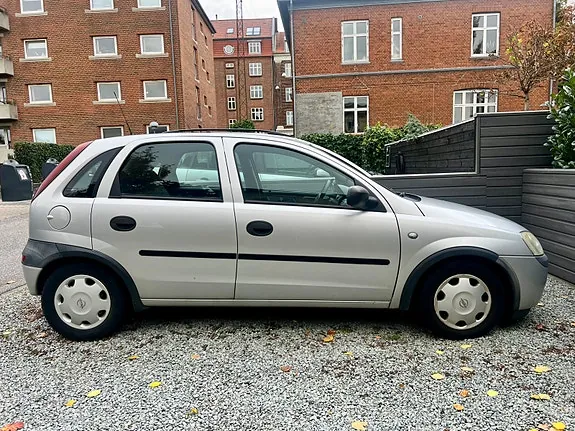 Opel Corsa 2002 photo 2