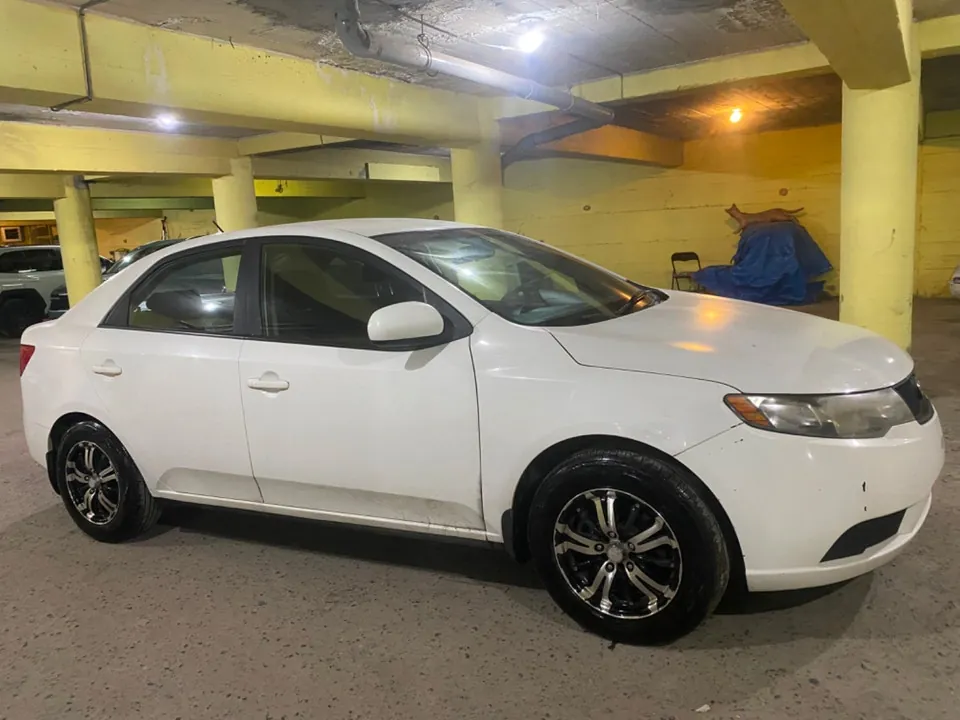 Kia Forte 2010 photo 2
