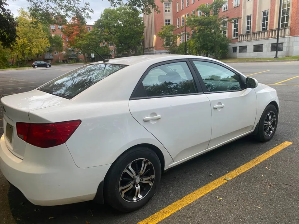 Kia Forte 2010 photo 3