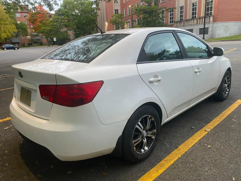 Kia Forte 2010 photo 4