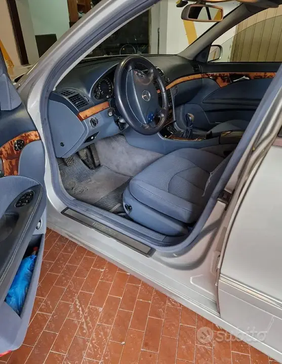 Mercedes-Benz E 2004 photo 3