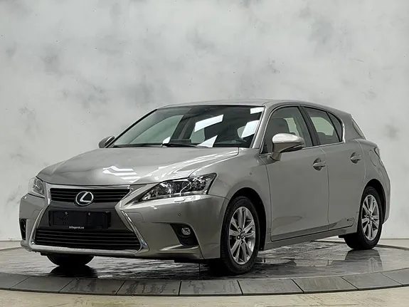 Lexus Ct200H 2017 photo 2