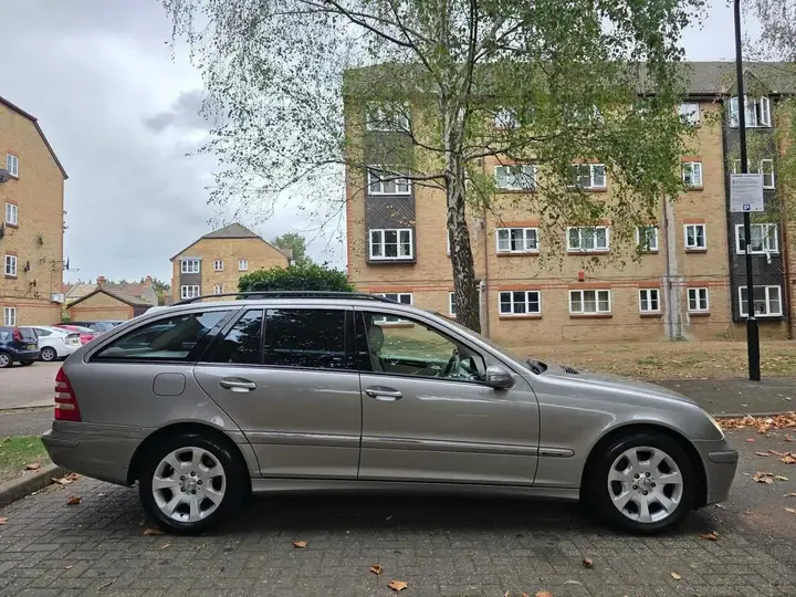 Mercedes-Benz C-Class 2007 photo 2