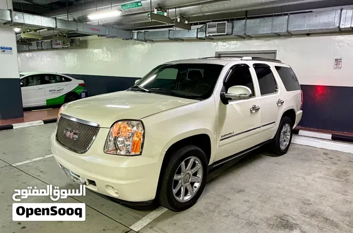 GMC Yukon 2012 photo 3