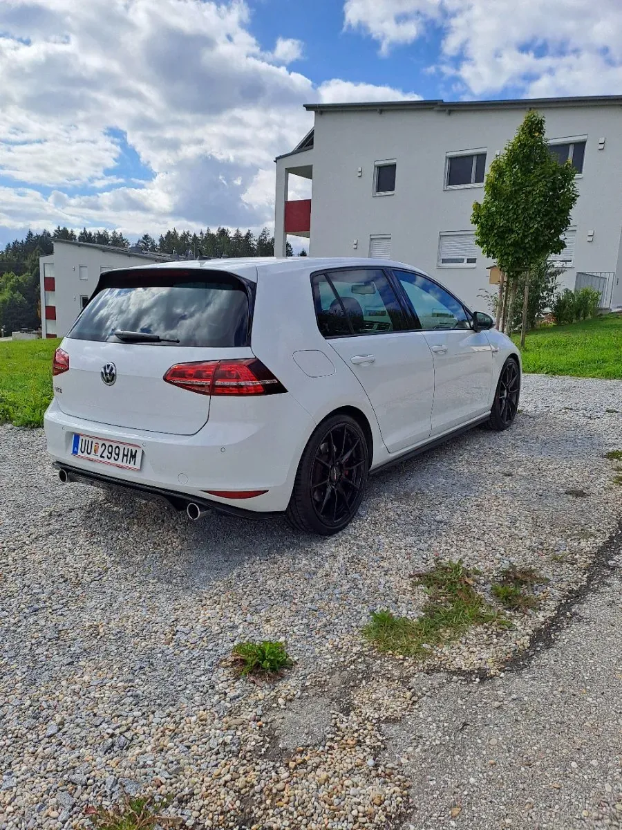 Volkswagen Golf 2013 photo 2