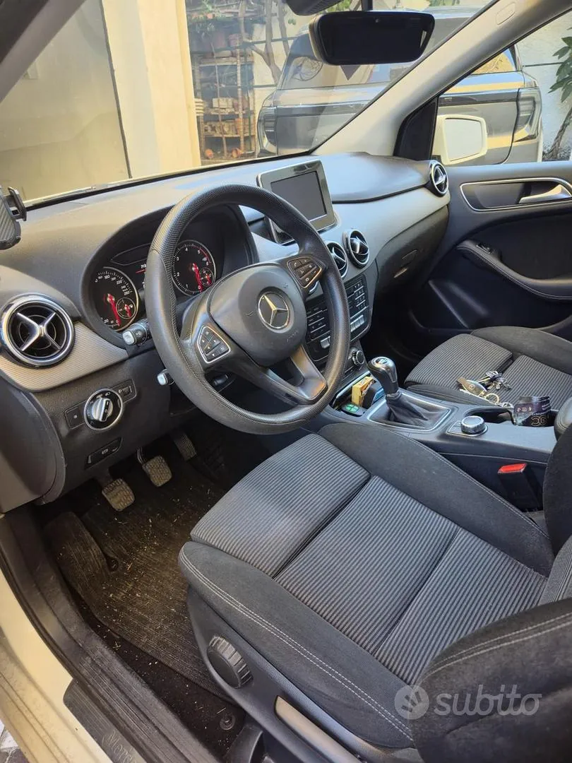 Mercedes-Benz B-Class 2018 photo 3