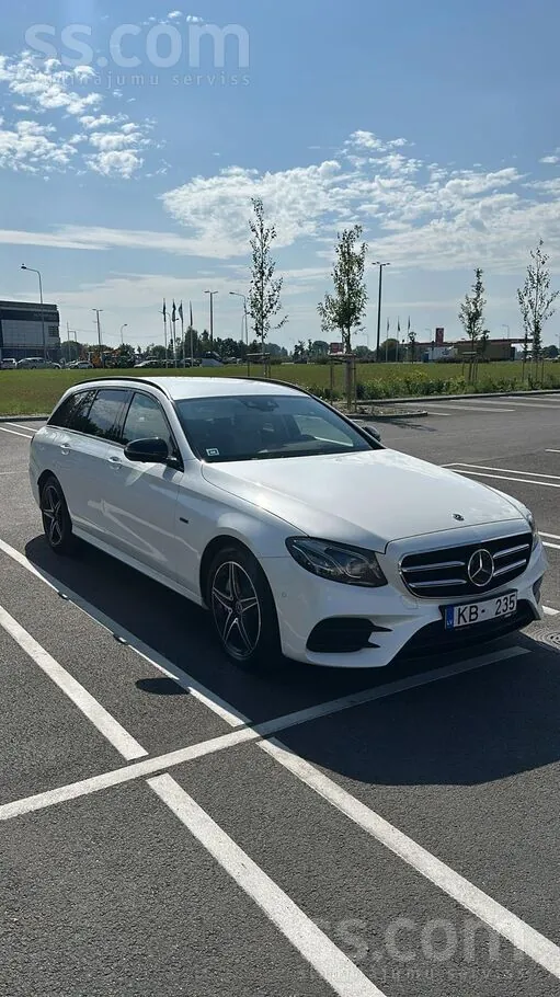 Mercedes-Benz E300De 2020 photo 4