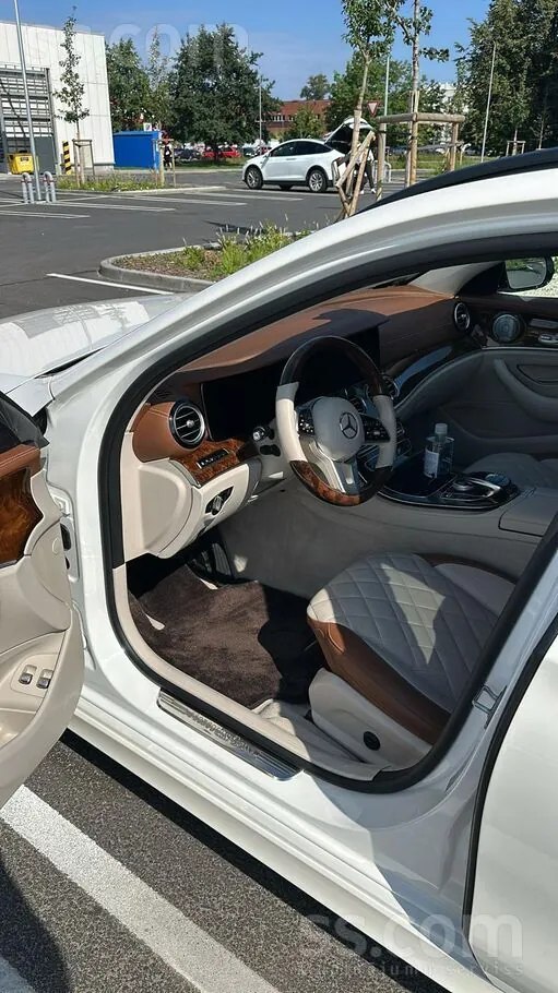 Mercedes-Benz E300De 2020 photo 5