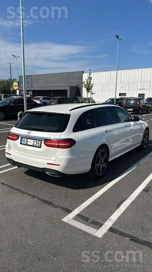 Mercedes-Benz E300De 2020 photo 2