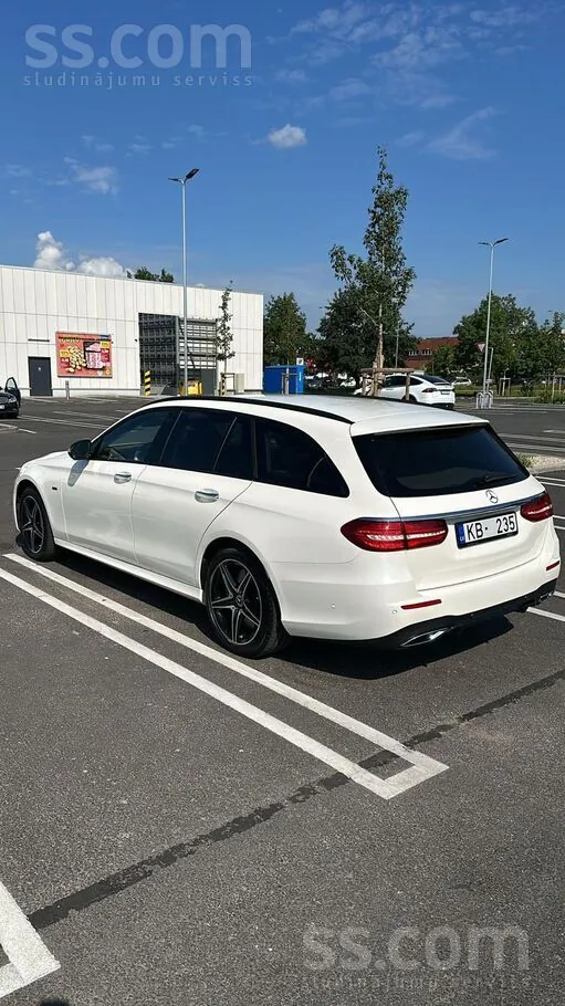 Mercedes-Benz E300De 2020 photo 3