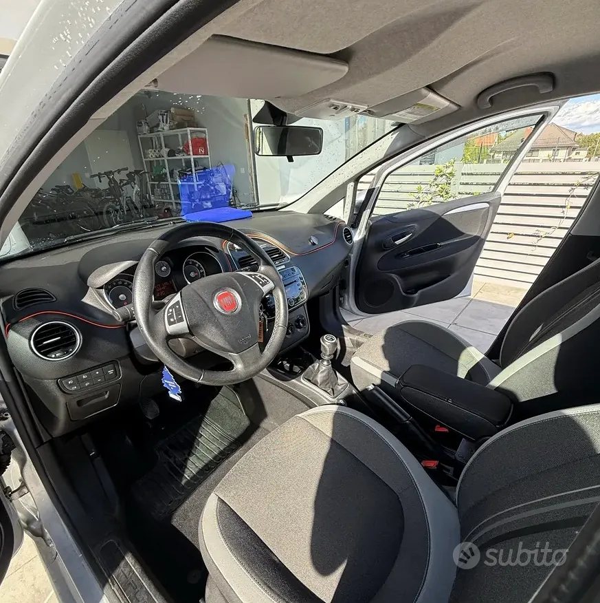 Fiat Grande Punto 2012 photo 5