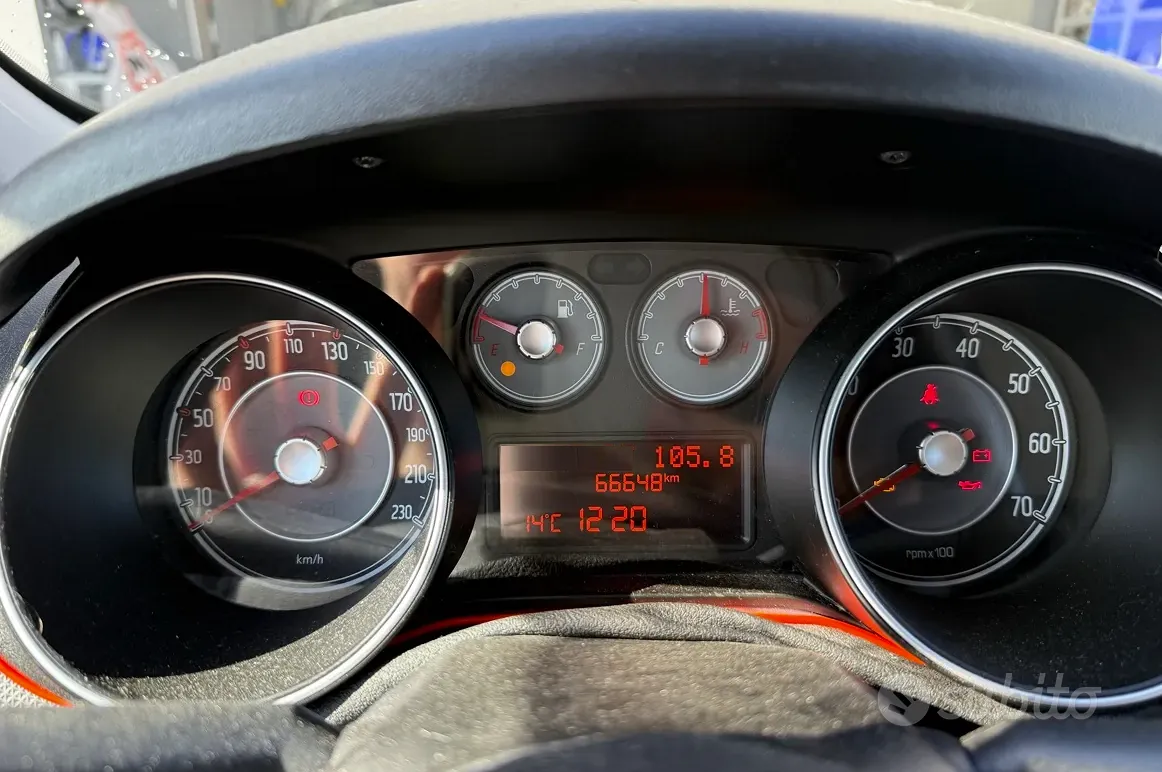 Fiat Grande Punto 2012 photo 4