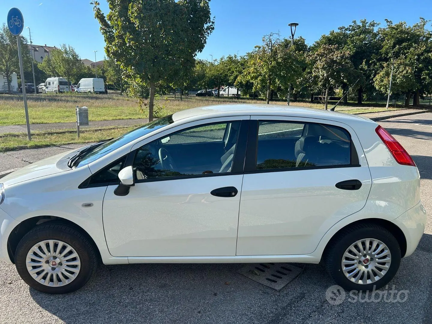 Fiat Punto 2015 photo 2