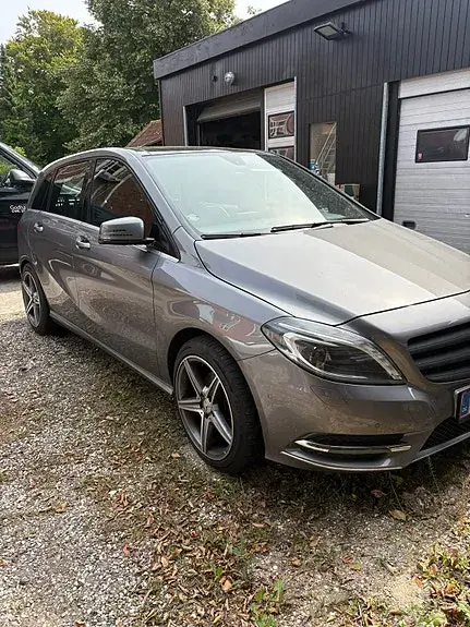 Mercedes-Benz B 200