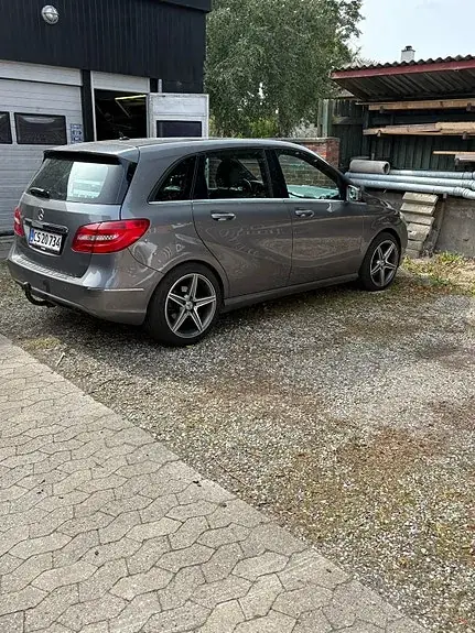 Mercedes-Benz B 200 2014 photo 2