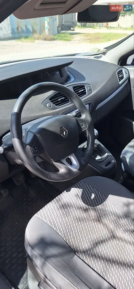Renault Grand Scenic 2013 photo 5