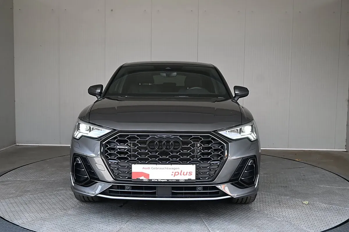 Audi Q3 2022 photo 2