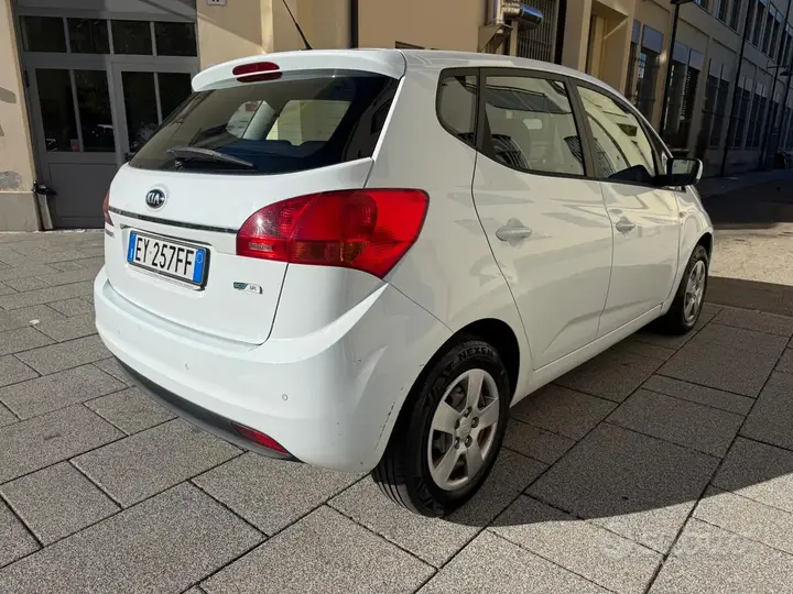 Kia Venga 2015 photo 3