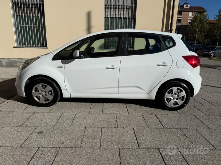 Kia Venga 2015 photo 5