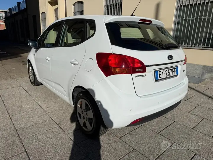 Kia Venga 2015 photo 4
