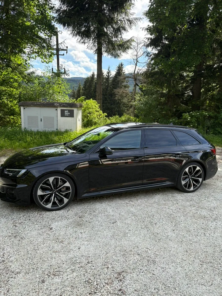 Audi A4 2018 photo 2