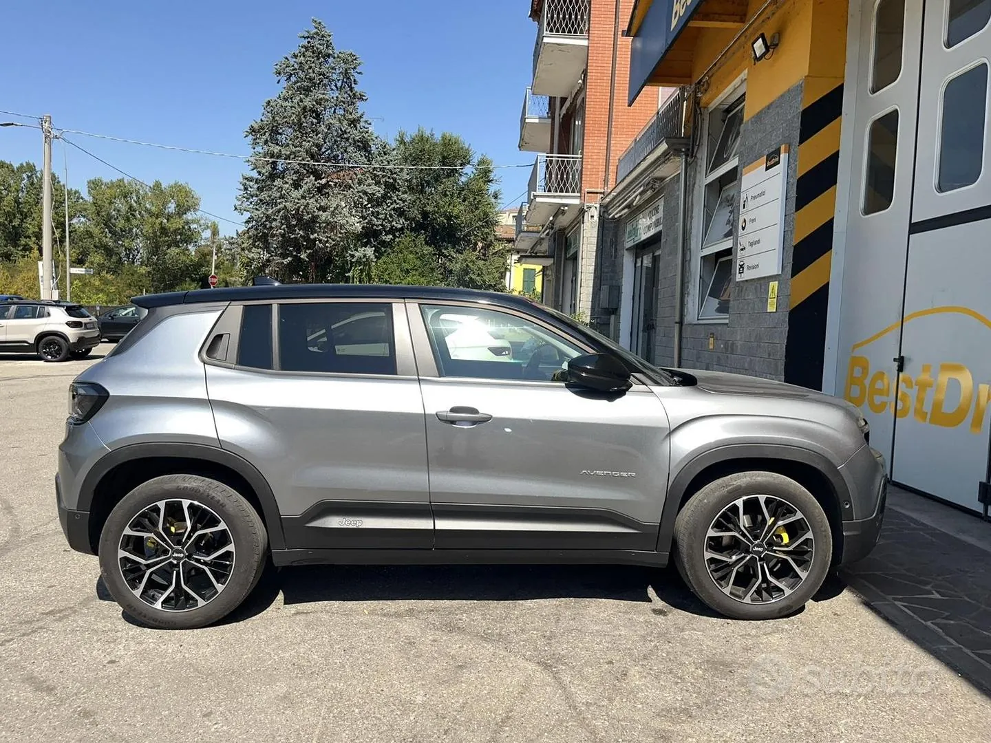 Jeep Avenger Summit 2023 photo 2