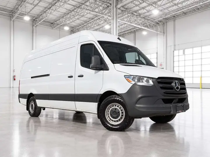 Mercedes-Benz Sprinter 2025 photo 2
