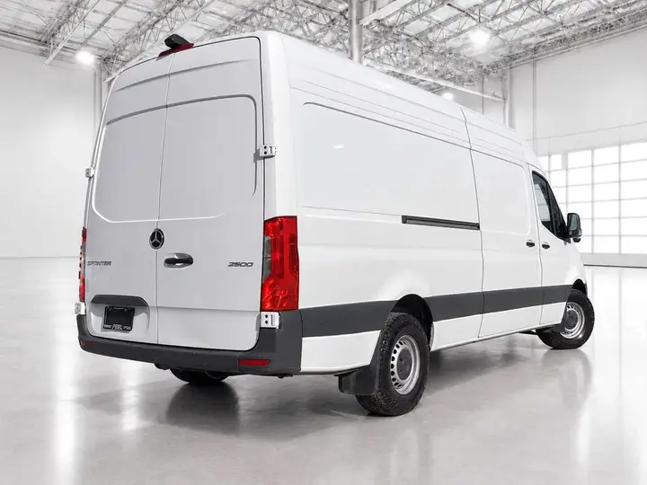 Mercedes-Benz Sprinter 2025 photo 5