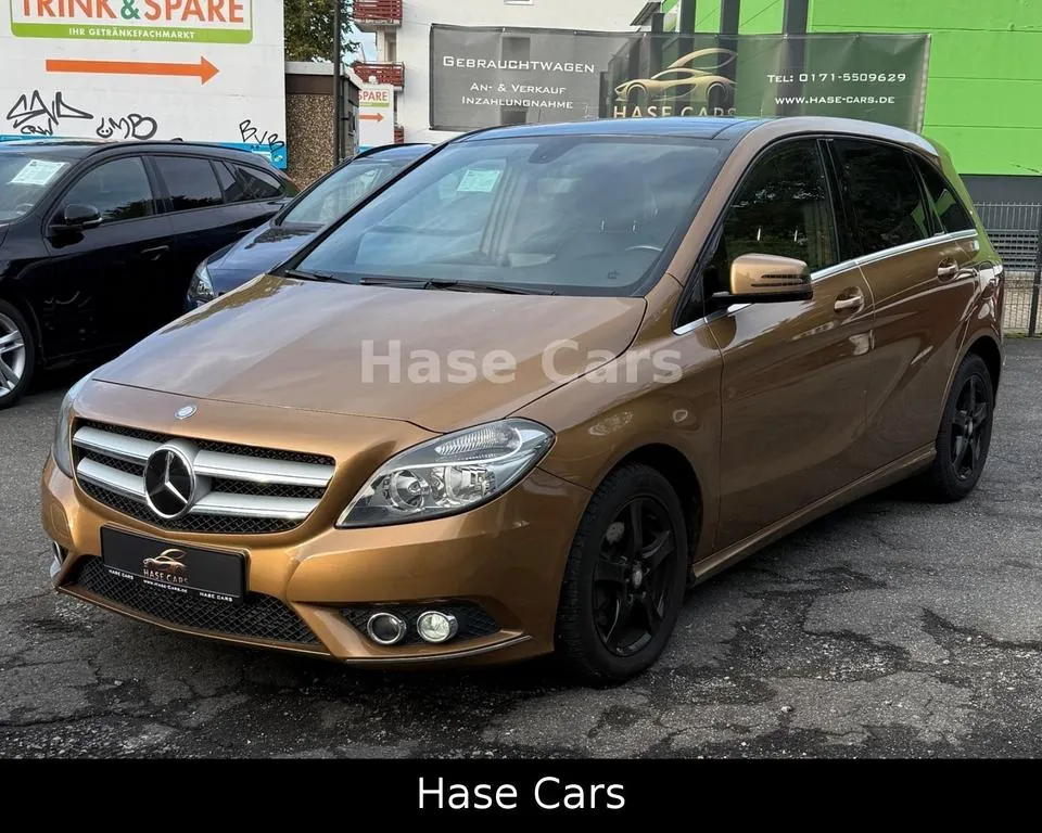 Mercedes-Benz B 180