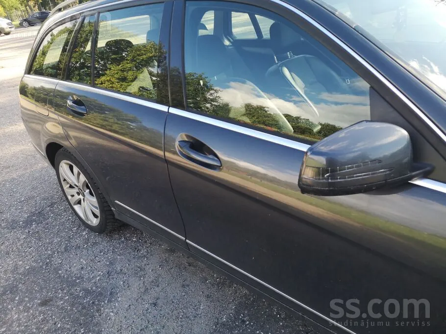 Mercedes-Benz C220 2009 photo 2
