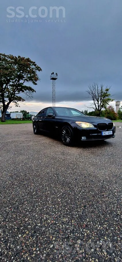 BMW 740I 2012 photo 4