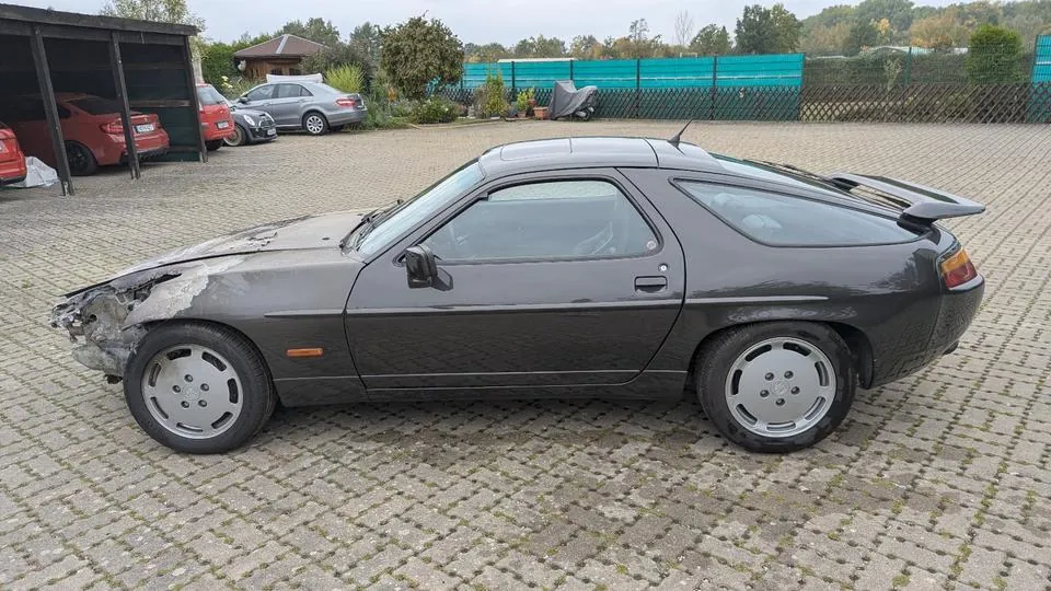 Porsche 928 S4