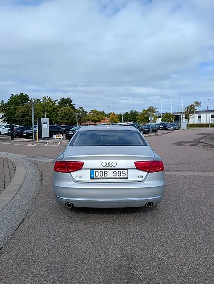 Audi A8 2012 photo 3