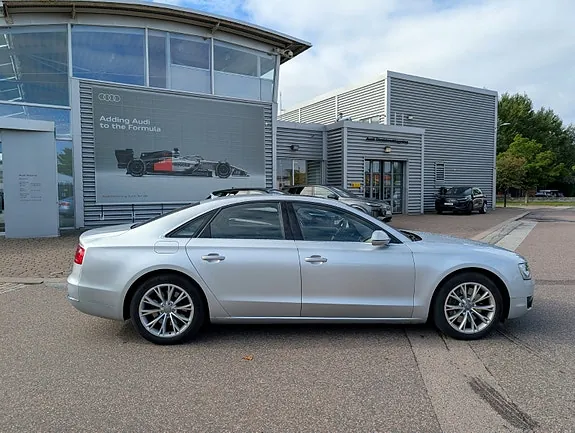 Audi A8 2012 photo 5